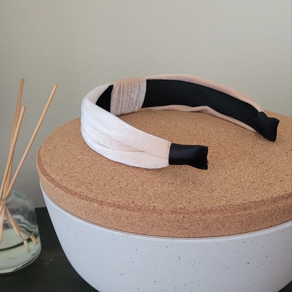 Champagne velvet wrapped knotted headband - Picture 2 of 2